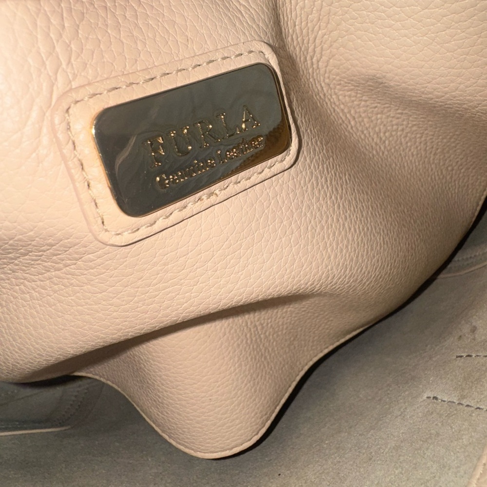 Furla Leather Ivory Perla Shoulder Tote Minimalist Classic Elegant Gold Hardware - Picture 9 of 13